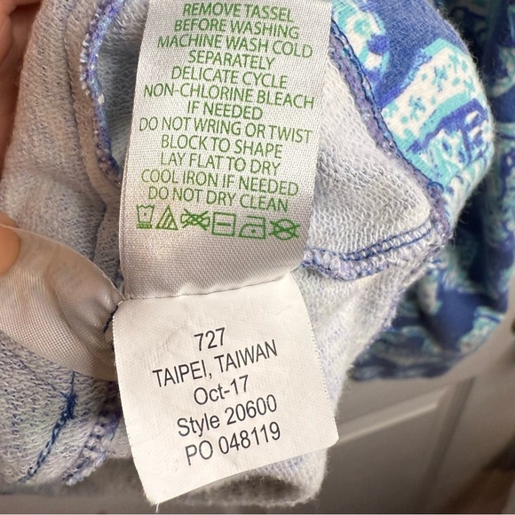 Lilly Pulitzer Blue and White 3/4 Zip Sweatshirt Thailand inspired pattern GUC - Picture 9 of 9